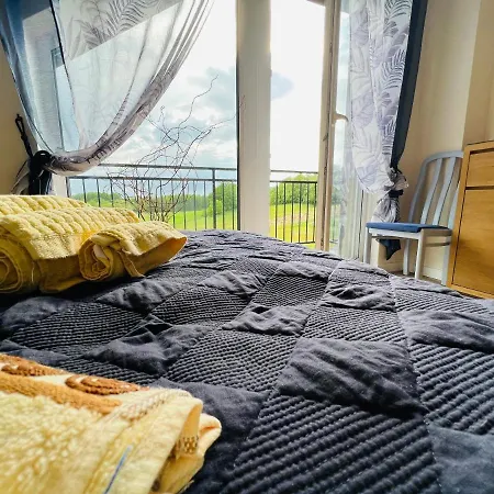 农家乐 Piekna Pszczola *