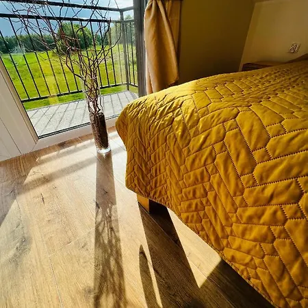 农家乐 Piekna Pszczola *